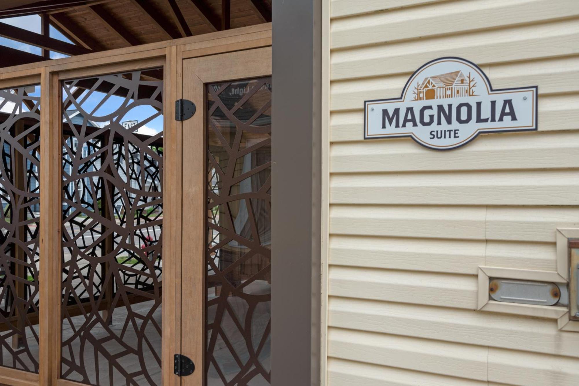 Magnolia Suite - Main Street Lodge In Berlin Exteriör bild